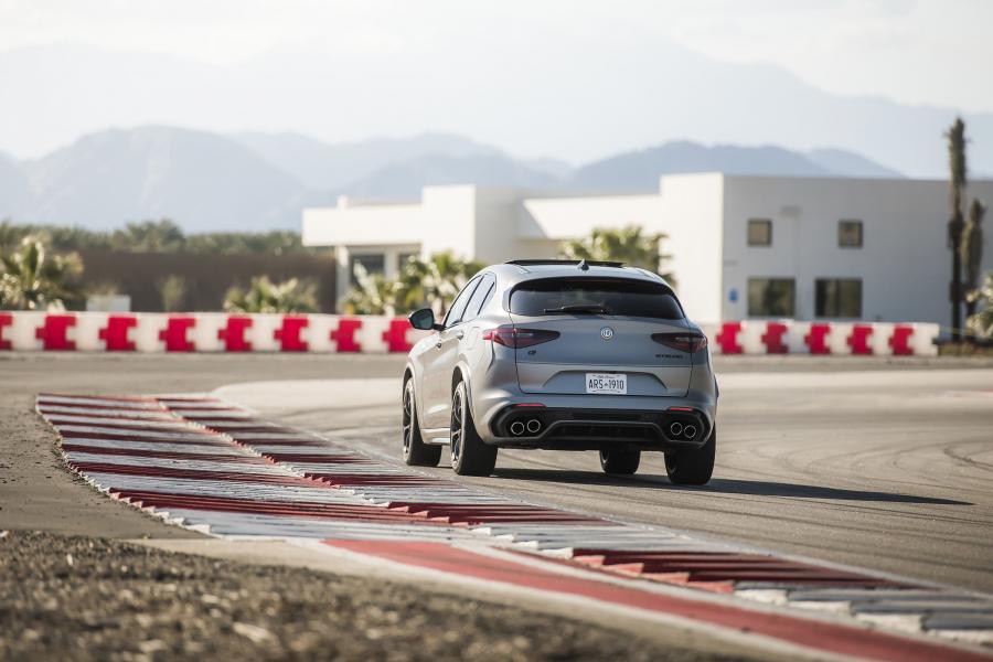  Alfa Romeo Stelvio Quadrifoglio NRING (949) 2019 года  (NA) (фото 7 из 31)